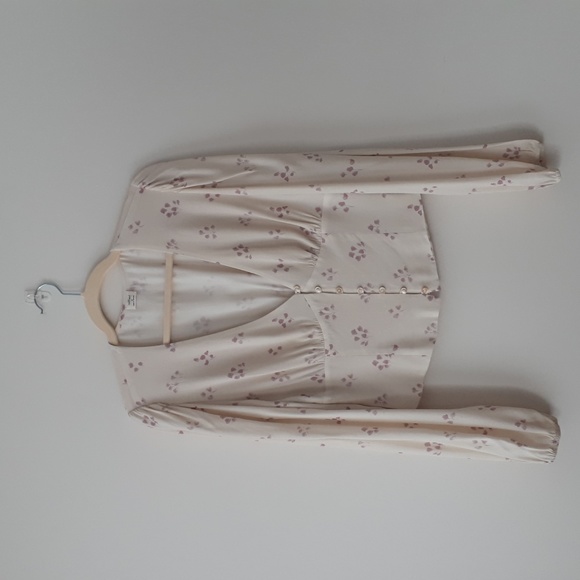Aritzia Tops - Wilfred top